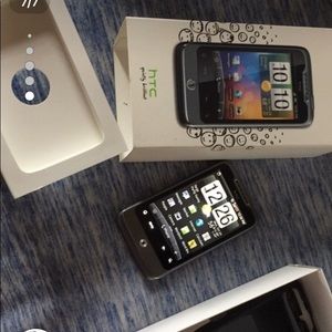 Altell unlocked HTC Wildfire smart phone
